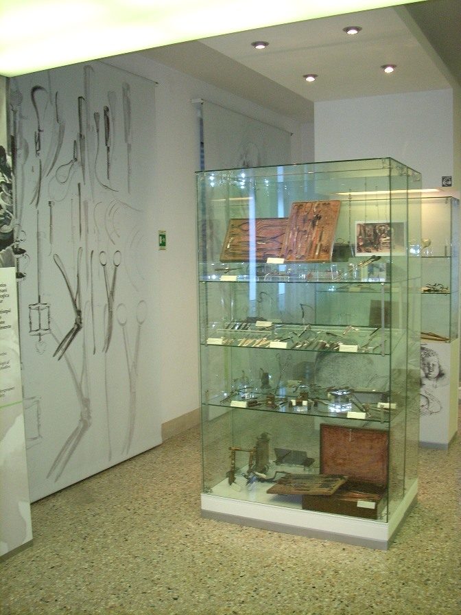 Museo%20di%20Storia%20della%20Medicina%2C%20La%20Sapienza%2C%20Rome%20-%2033.JPG